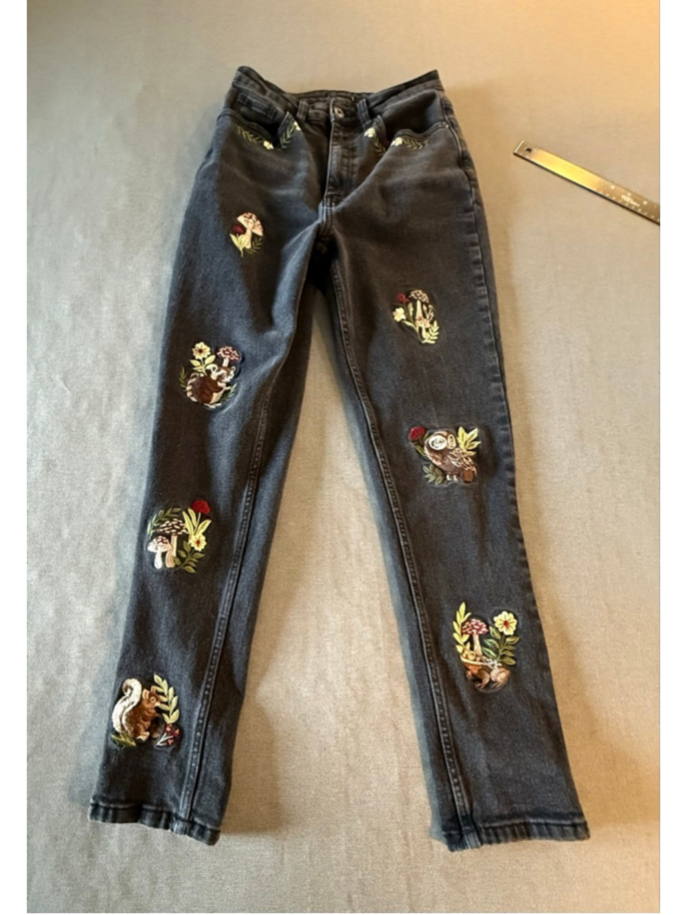 Mushroom & Forest Creature Embroidered Mom Jeans Hot Topic sz 2 - Picture 15 of 16